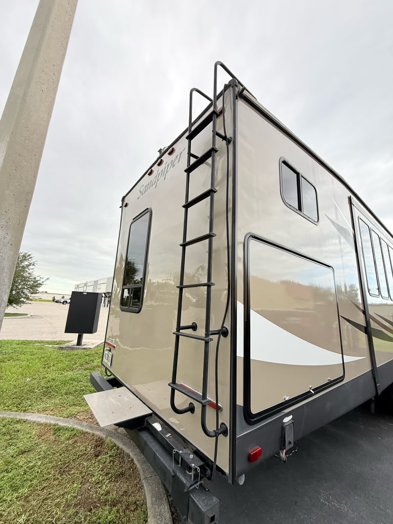 RV · Exterior restoration